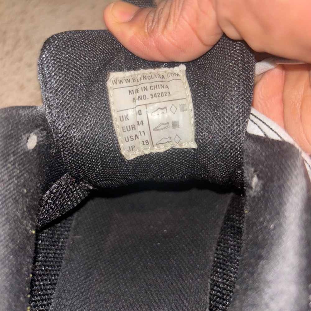 Balenciaga Black Sneakers with White Laces - Picture 5 of 7